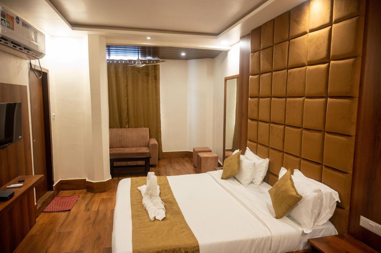 Kiran Palace Hotel Varanasi Exterior photo