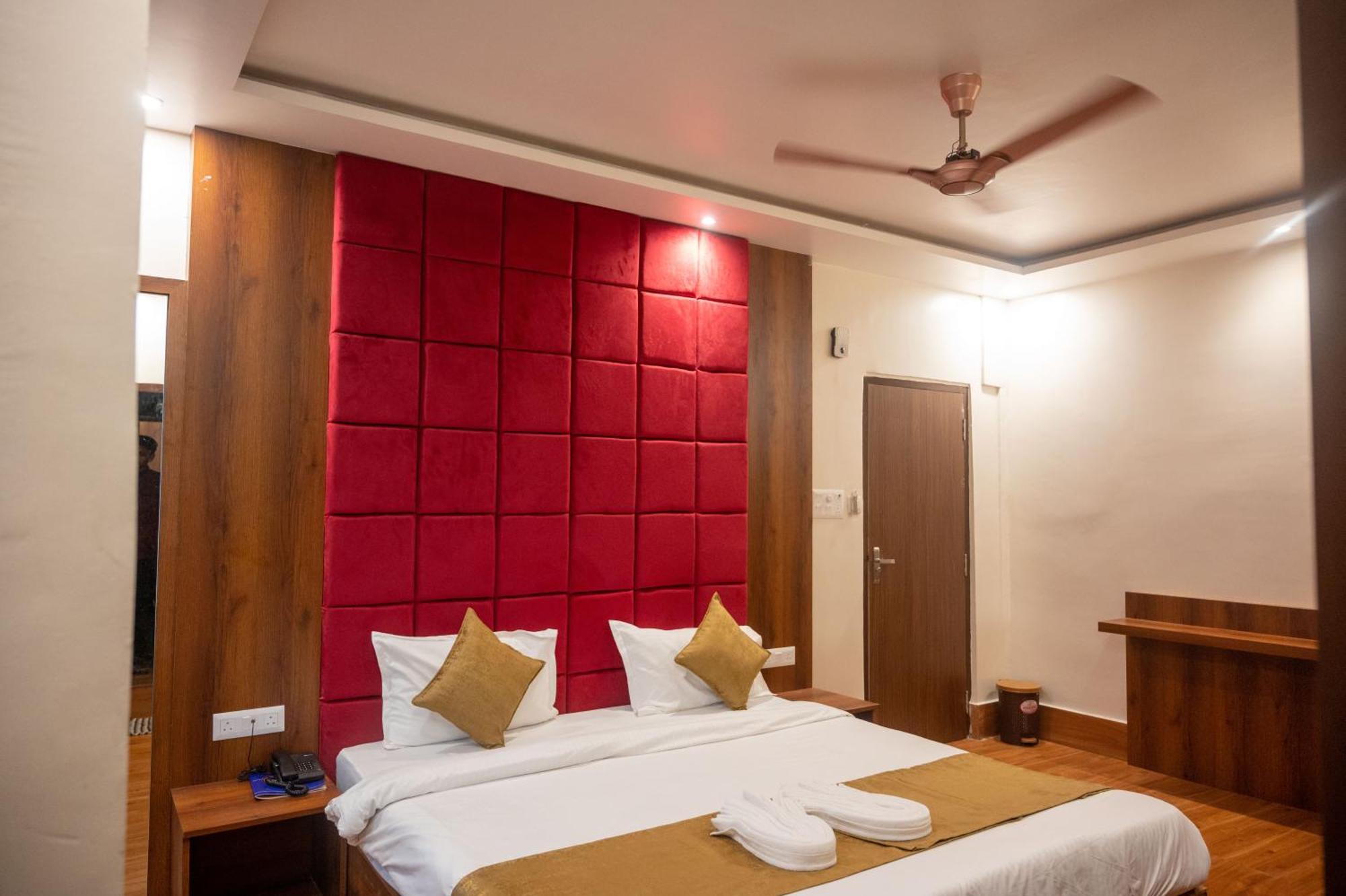 Kiran Palace Hotel Varanasi Exterior photo