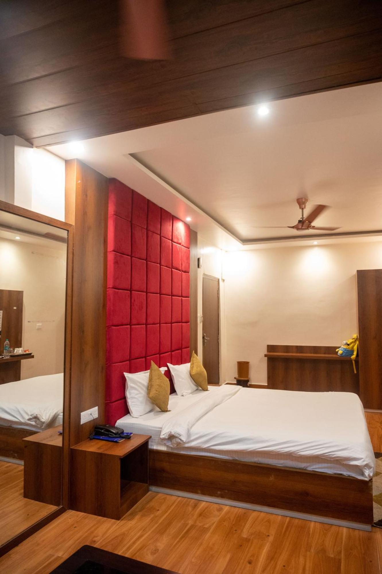 Kiran Palace Hotel Varanasi Exterior photo