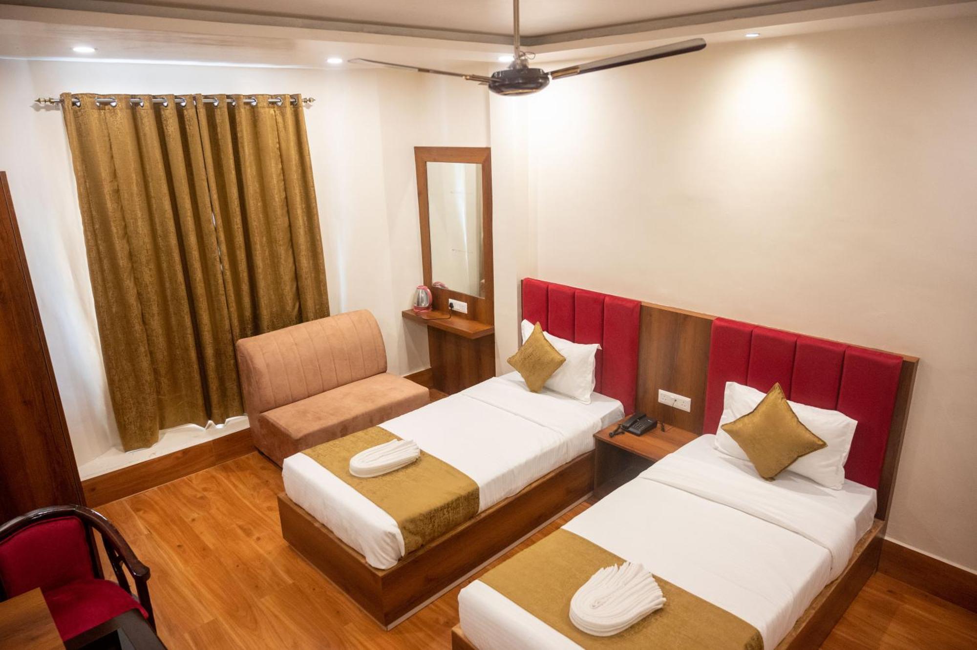 Kiran Palace Hotel Varanasi Exterior photo